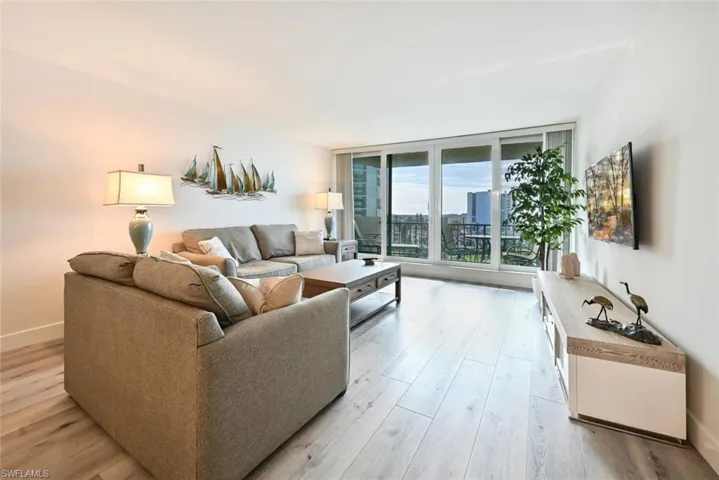 4001  Gulf Shore N BLVD, Naples, FL 34103