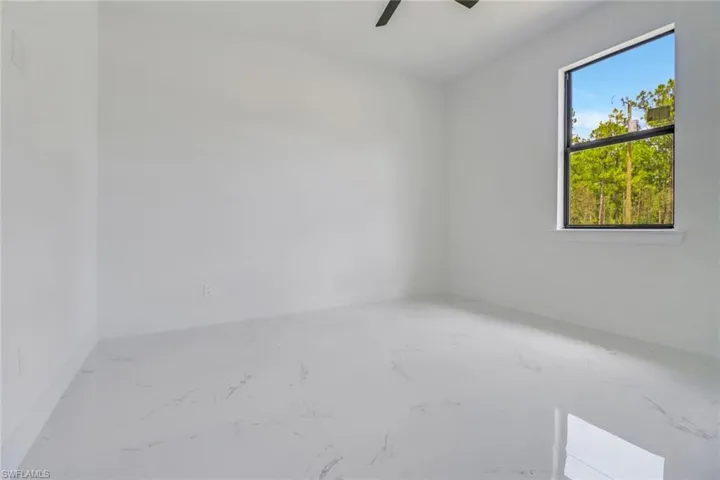 Empty room with ceiling fan
