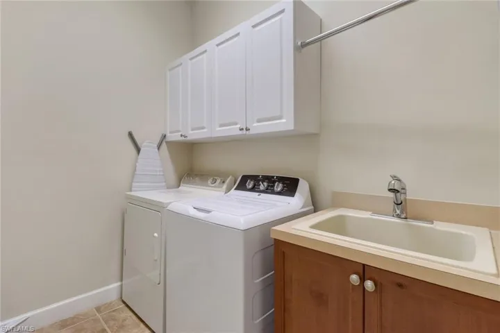 Laundry room with sink
