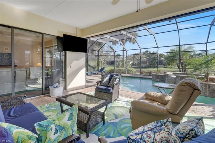 Outdoor seating area on lanai