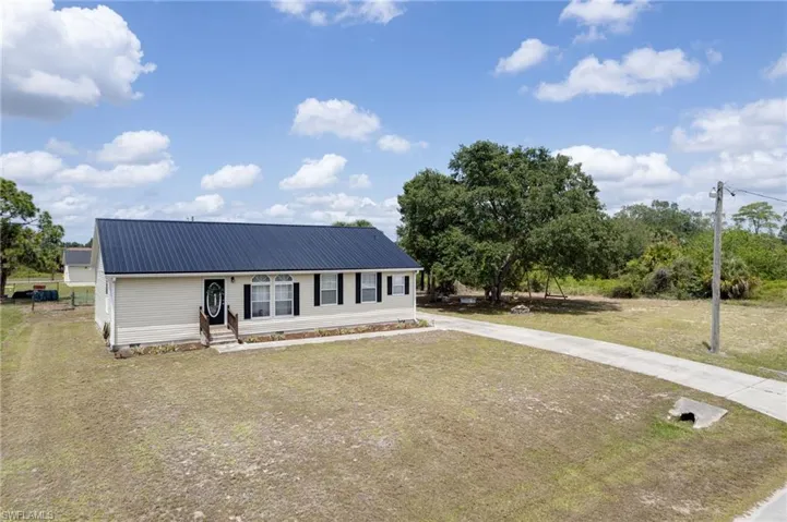 2040 S Montana Cir, Labelle, Florida 33935