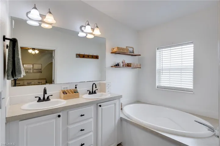 2040 S Montana Cir, Labelle, Florida 33935