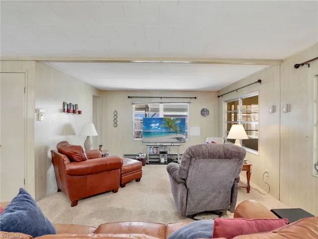 118  Flame  LN, North Fort Myers, FL 33917