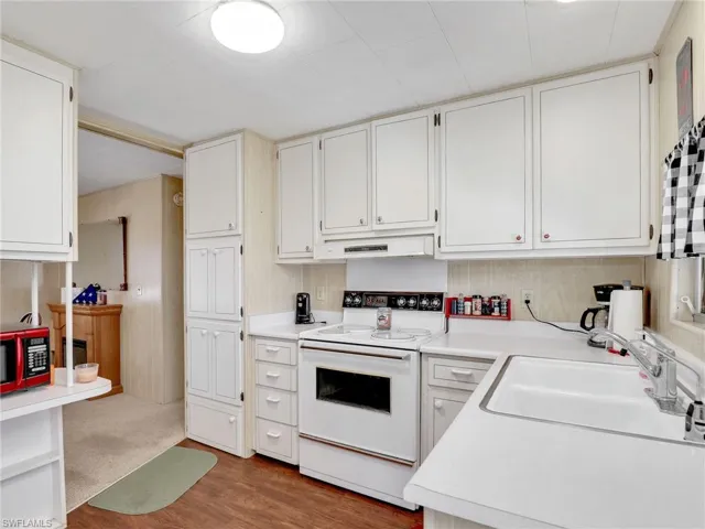 118  Flame  LN, North Fort Myers, FL 33917