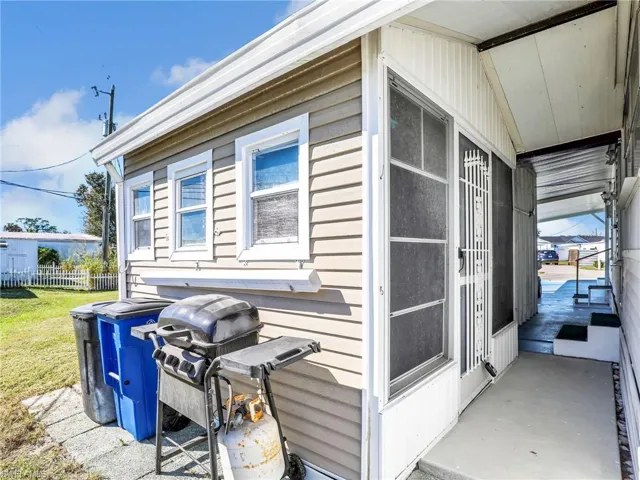 118  Flame  LN, North Fort Myers, FL 33917