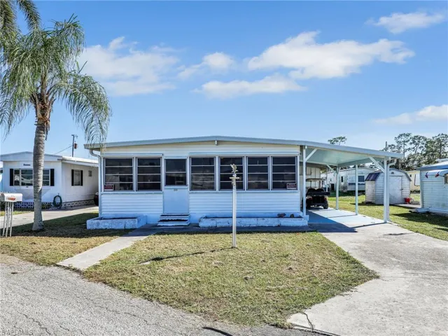 118  Flame  LN, North Fort Myers, FL 33917