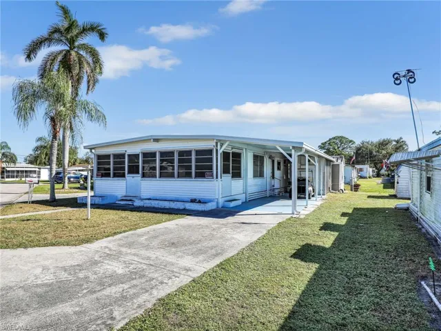 118  Flame  LN, North Fort Myers, FL 33917