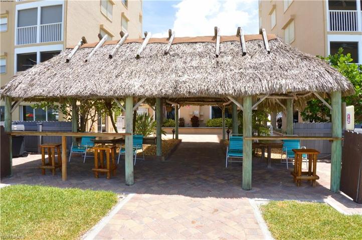 BEACHFRONT COMMUNITY TIKI HUT *Photo Pre Sept 2022