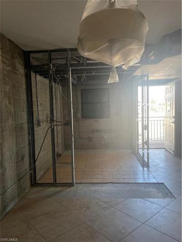 Kitchen, Dining Area & Entryway