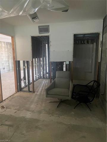 Beachside owner's quarters with walk-in closet and en-suite full bath