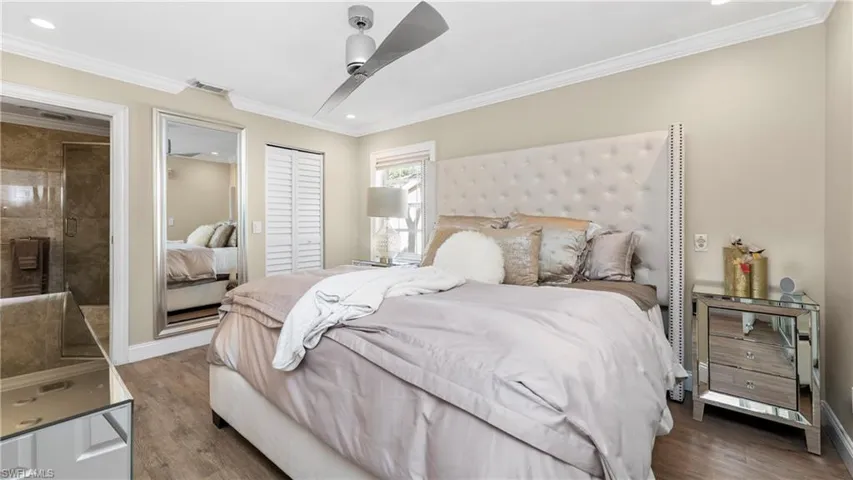 Bedroom featuring wood finished floors, crown molding, a ceiling fan, a closet, and recessed lighting