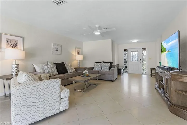3507 SE 18th PL, CAPE CORAL FL 33904