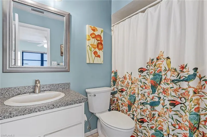Guest bathroom with shower/tub combination