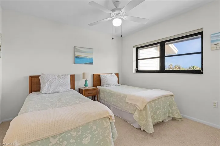 Guest bedroom with newer carpeting