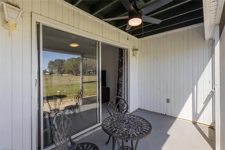 Sunroom / solarium featuring a ceiling fan