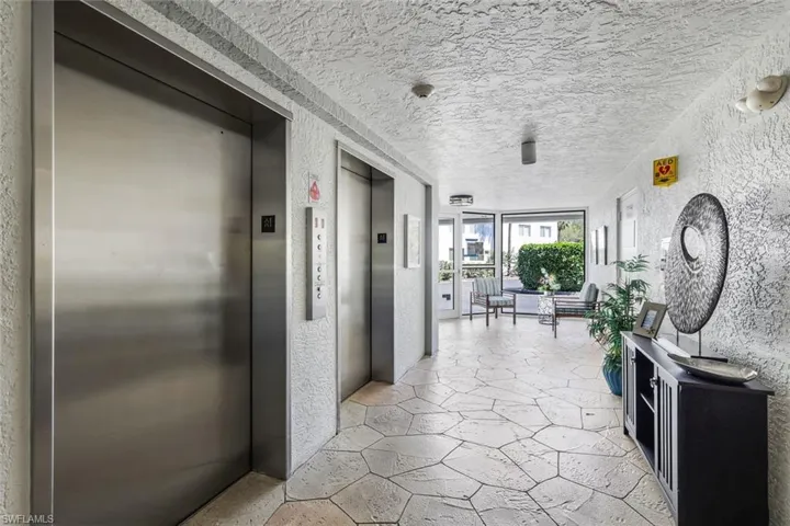 270  Naples Cove  DR, Naples, FL 34110