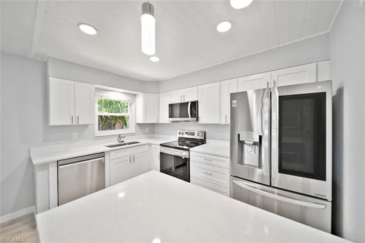 16881  Davis  RD, Fort Myers, FL 33908