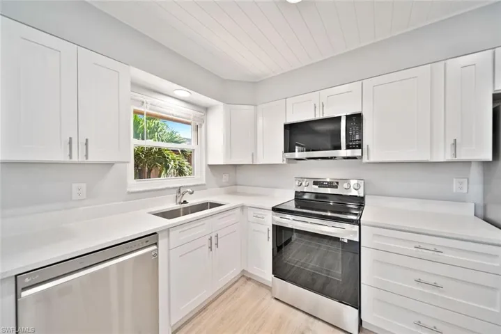16881  Davis  RD, Fort Myers, FL 33908