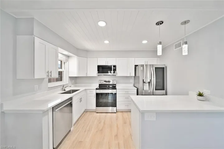 16881  Davis  RD, Fort Myers, FL 33908