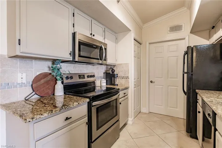 4620 Saint Croix Ln 934, Naples, Florida 34109