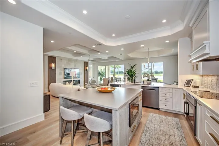 Kitchen w/Custom Dura Supreme Cabinets