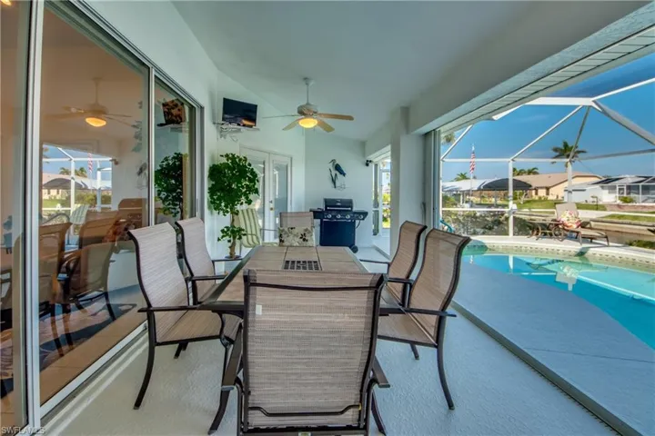 Sunroom / solarium featuring ceiling fan