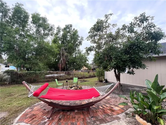 Pavers fire pit/sitting area