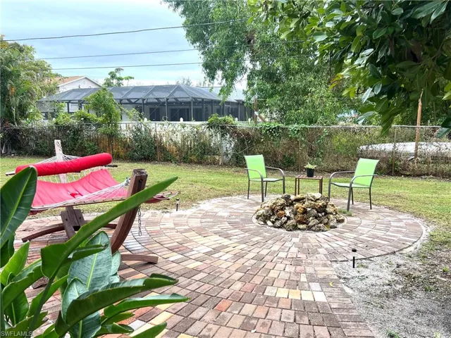 Pavers fire pit/sitting area