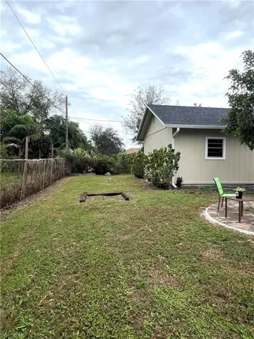 Yard with built-in horseshoe game