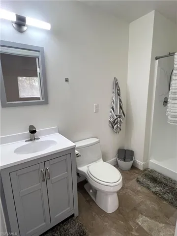 Guest bathroom - 2nd floor