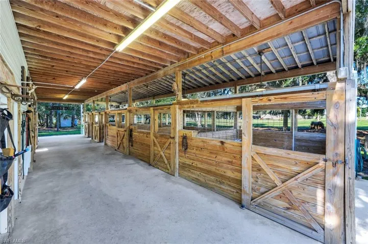 8 STALLS
