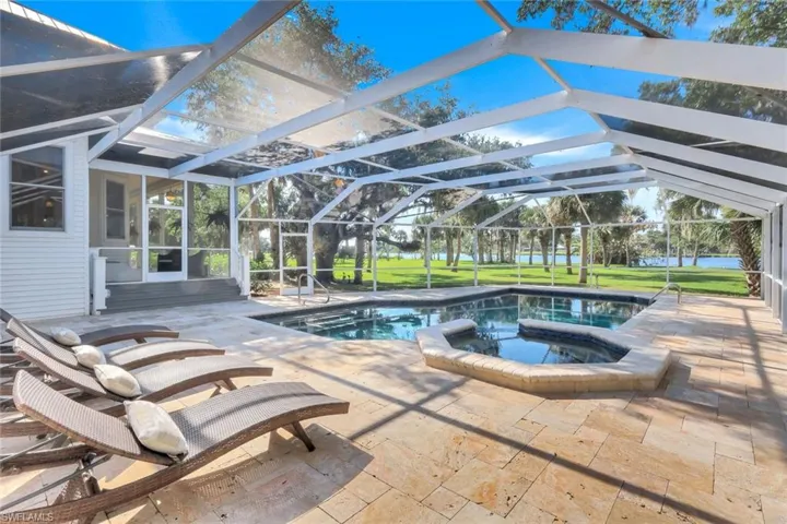 Pool & jacuzzi & Large deck