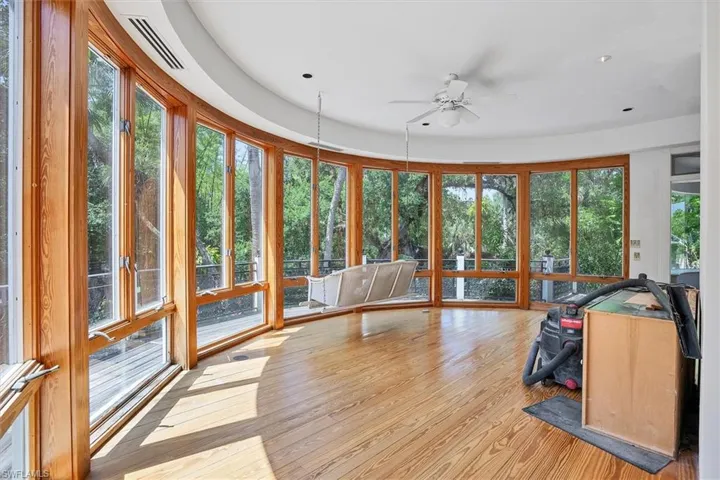 Spectaclar Sun Room/Florida Room with A Haning Swing Overlooking the Estero River