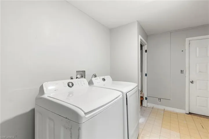 431  12th NW AVE, Naples, FL 34120