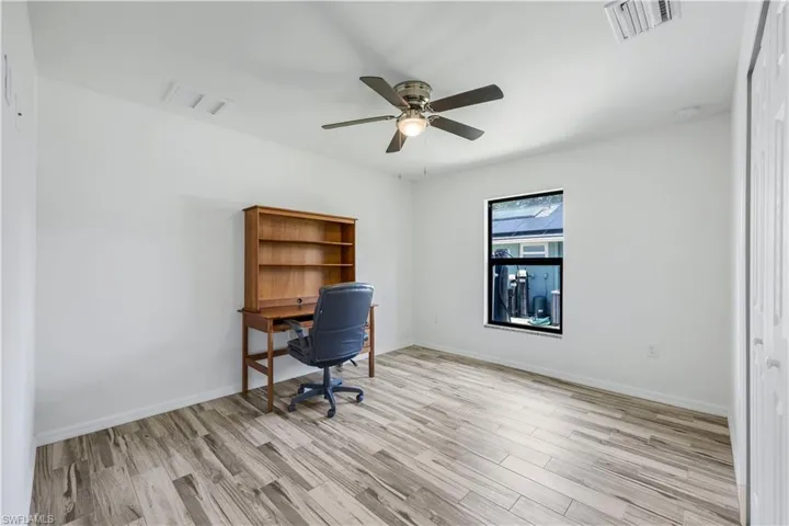 Second guest bedroom.