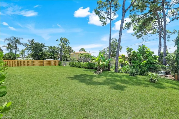 Gorgeous backyard with plenty of space for your children to play or for your pets to roam!
