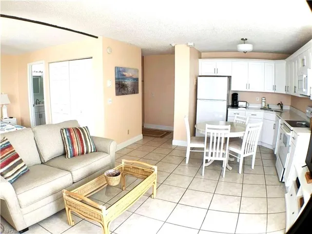 LIVING AREA OPEN