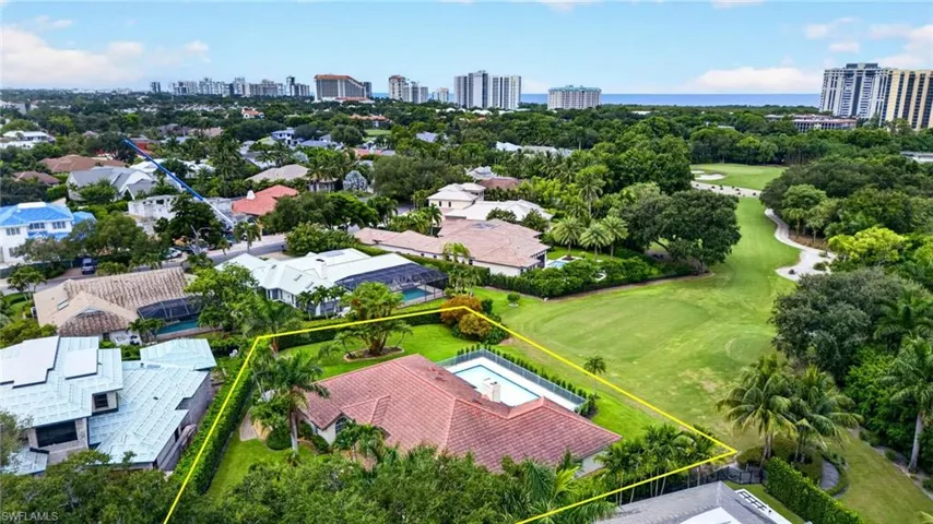 700 Hollybriar Ln, Naples, Florida 34108