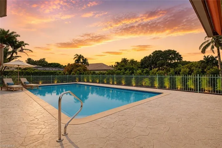 700 Hollybriar Ln, Naples, Florida 34108