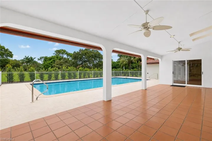 700 Hollybriar Ln, Naples, Florida 34108