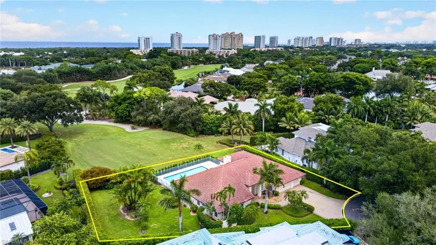 700 Hollybriar Ln, Naples, Florida 34108