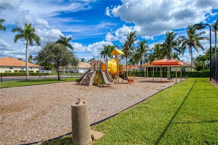 14017 Clear Water Ln, Fort Myers, Florida 33907