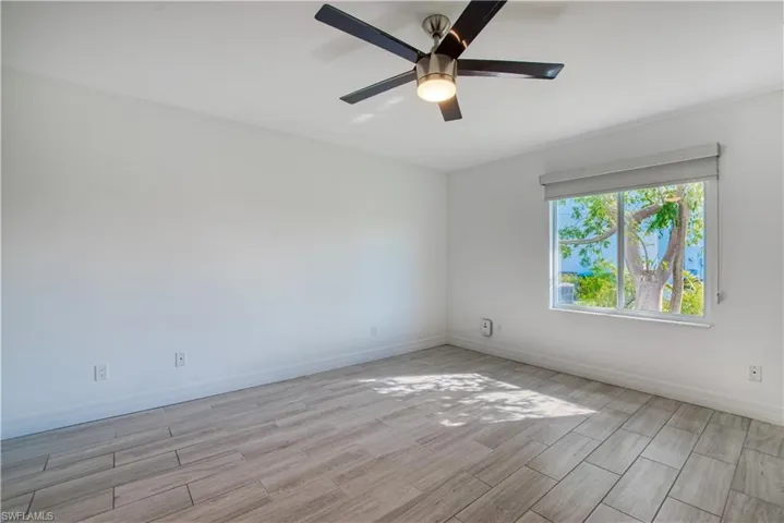 Spare room with wood tiled floors and a ceiling fan