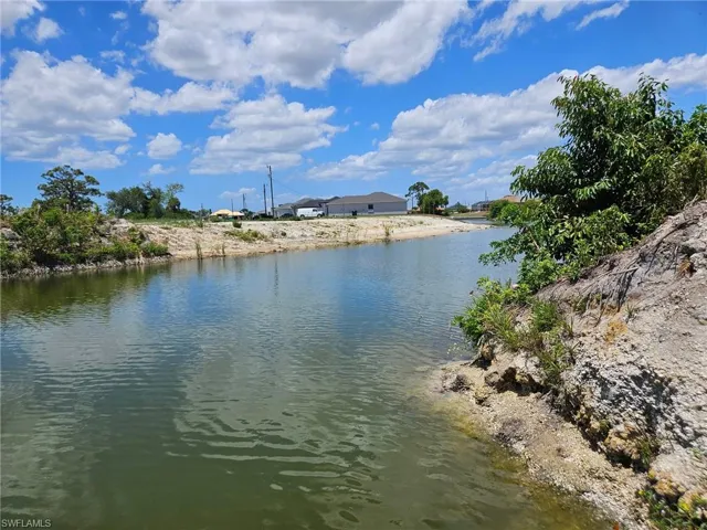 526 Ne 5th Pl, Cape Coral Fl 33909