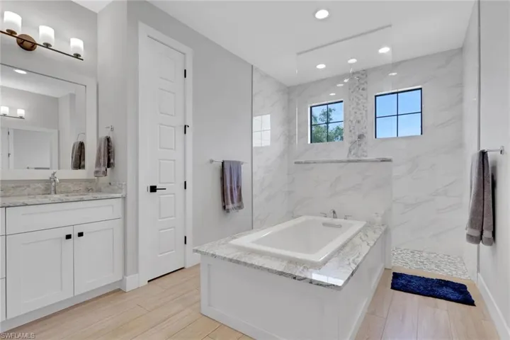 8332  Cypress N DR, Fort Myers, FL 33967