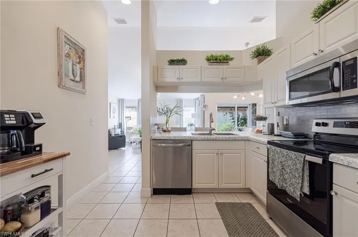 2305 Summersweet Dr, Alva, Florida 33920