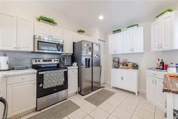 2305 Summersweet Dr, Alva, Florida 33920