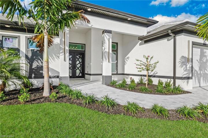 Gorgeous entry to this luxury home