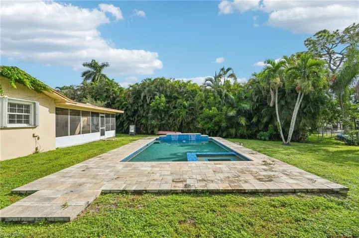 51 Lagoon Dr, North Fort Myers, Florida 33903