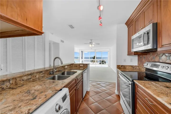 2121 Gulf Shore Blvd N # 203, Naples, Florida 34102
